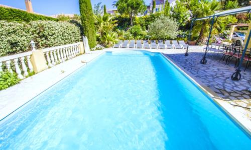 Grande Villa Récente À Sainte Maxime Golfe De Saint Tropez — 4-Star Luxury Hotel in Sainte-Maxime, France