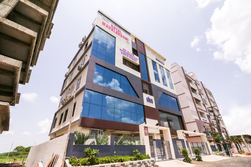 OYO 48327 Hotel Royal Mahalakshmi Inn in Guntur, India