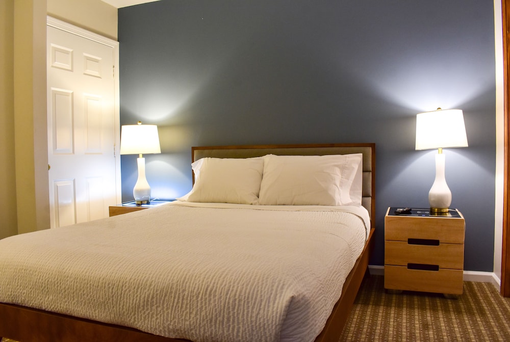 The Central Downtown Inn & Suites - photo 11