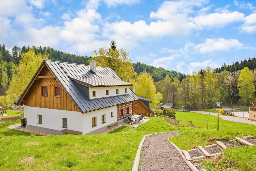 Zacler Kza280 ve in Prkennydul — hotel in Zacler