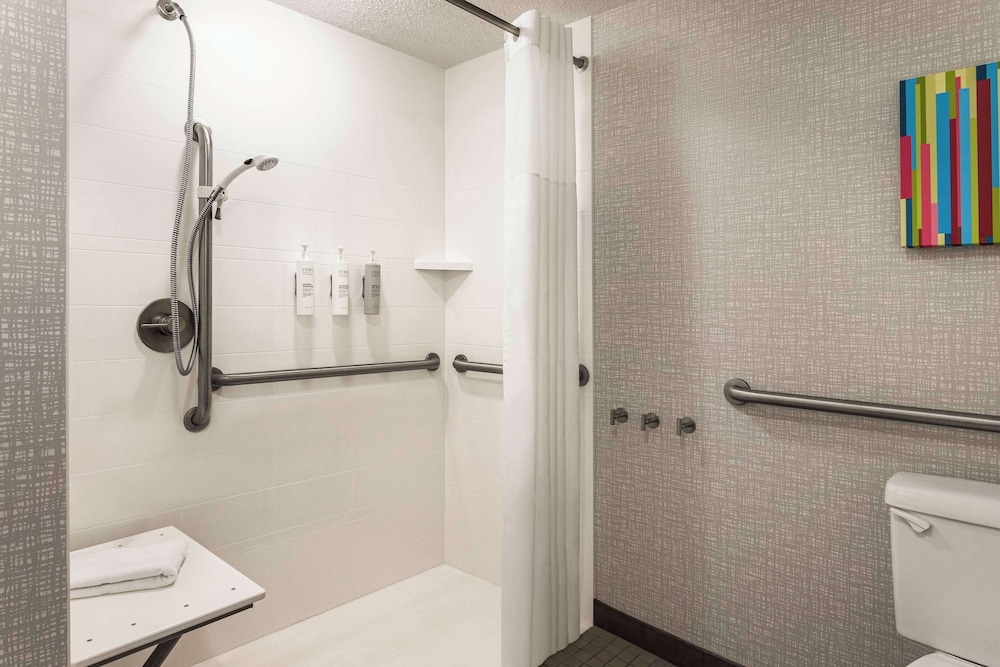 Hampton Inn & Suites Springfield MO - photo 19