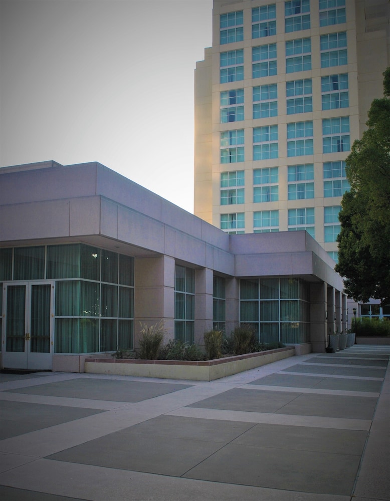 Hilton Los Angeles North Glendale & Executive Meeting Center - photo 39