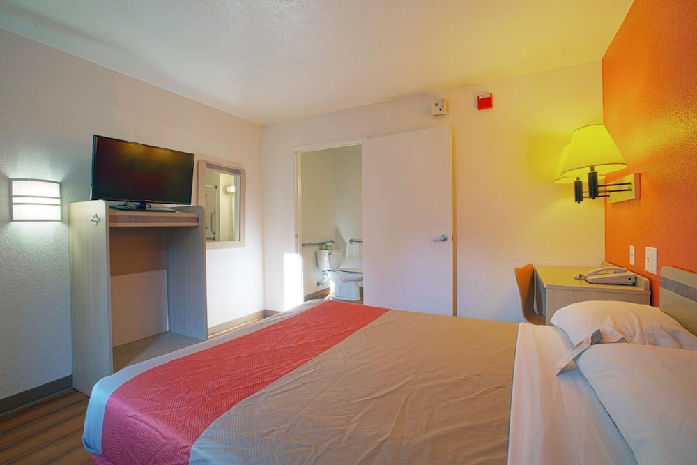 North Charleston Lodge - photo 2