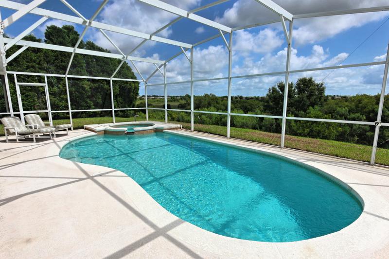 546 Windsor Place The Abbey 5 Bedrooms 3 Bath - photo 2