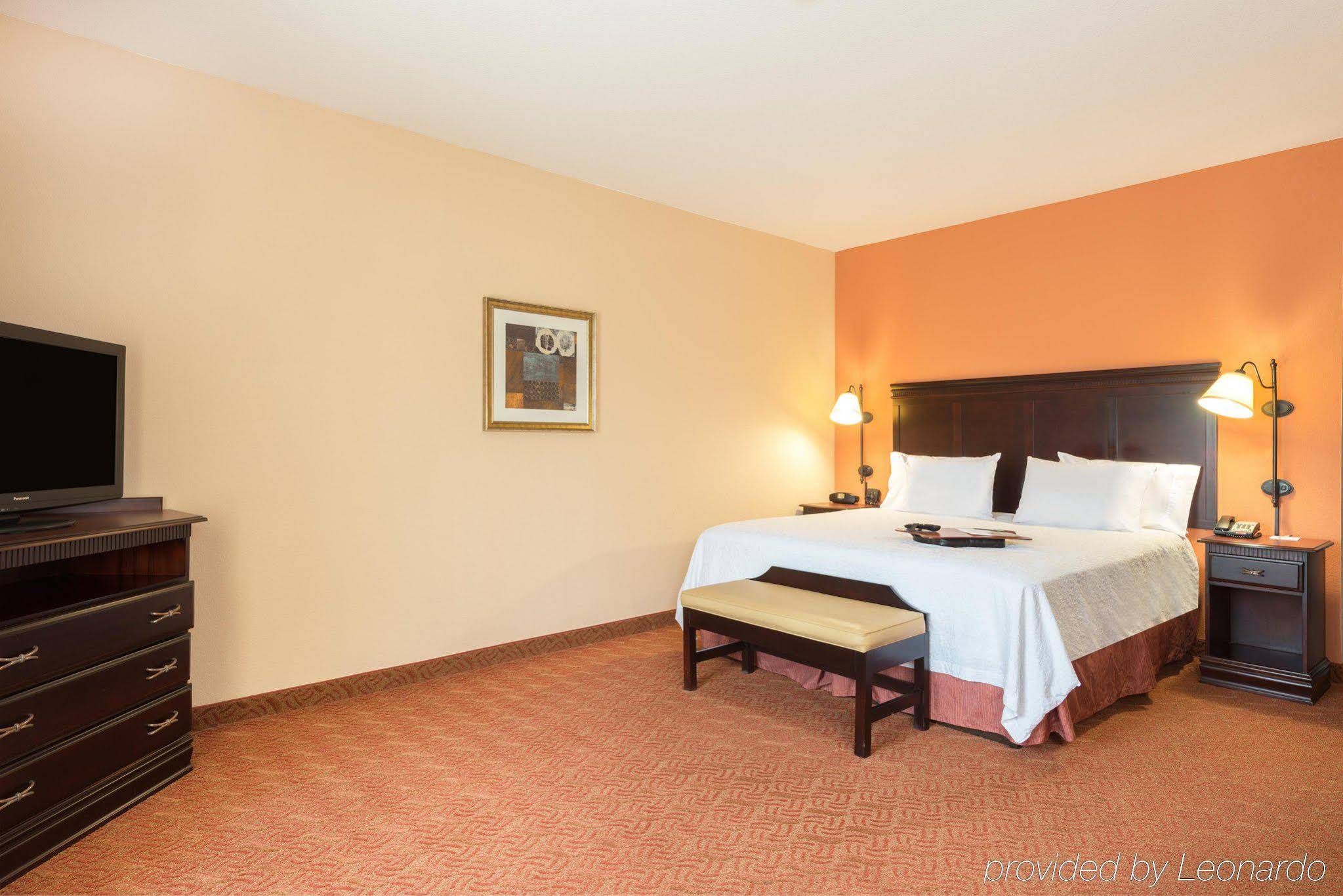 Durant Inn & Suites - photo 3
