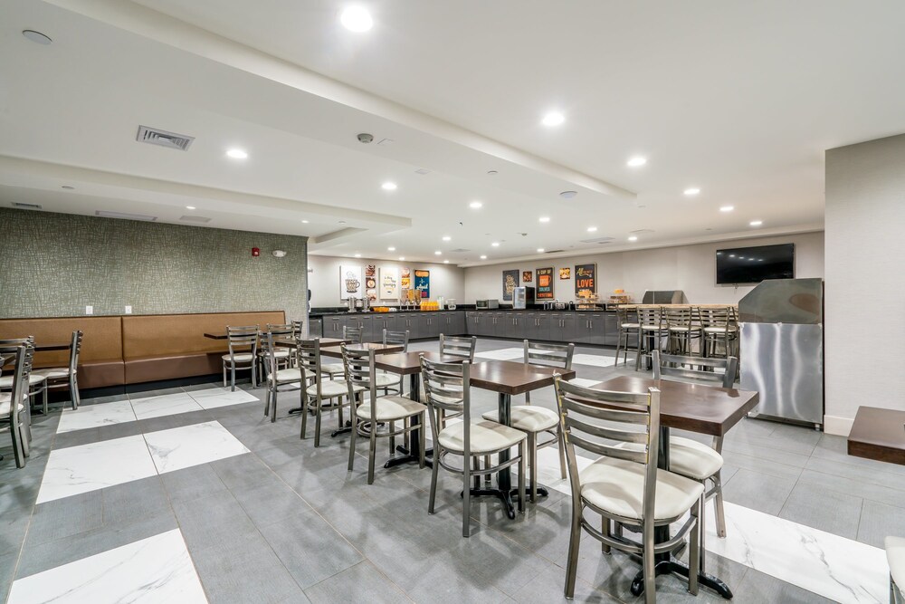 LeTap Hotel near AirTrain JFK Airport - photo 30