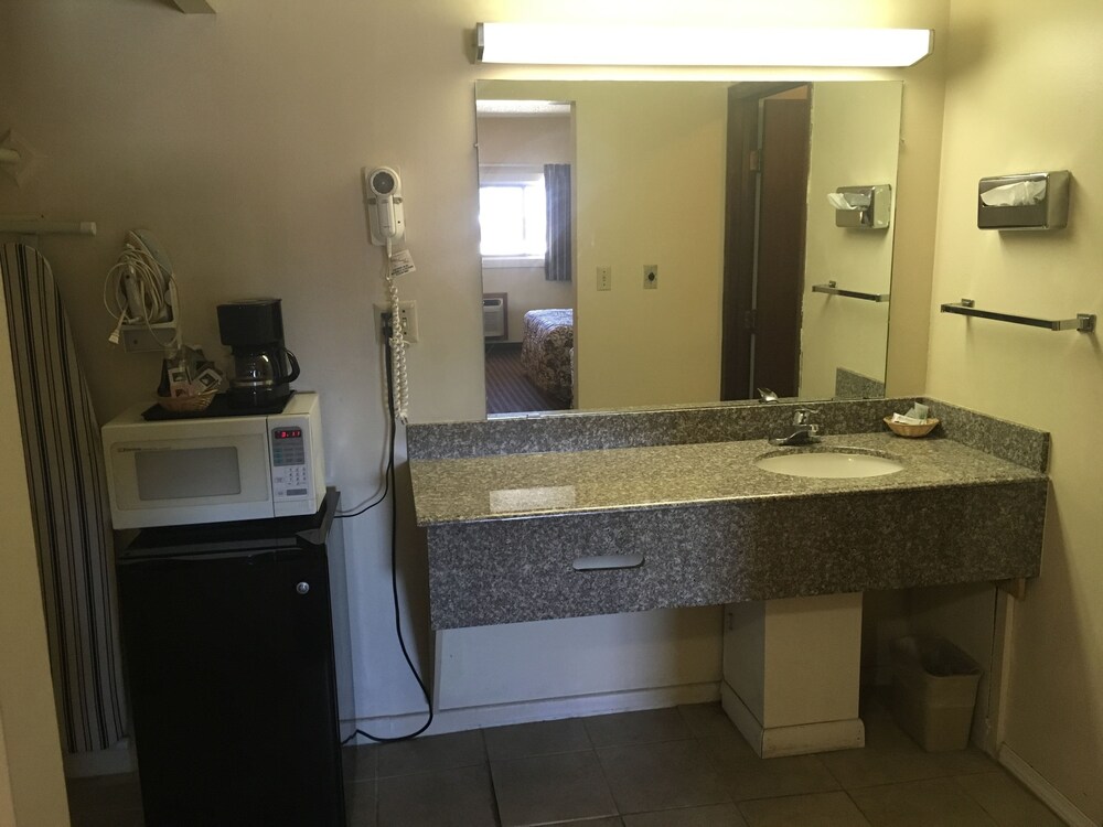 Budget Inn La Fonda Motel - photo 20