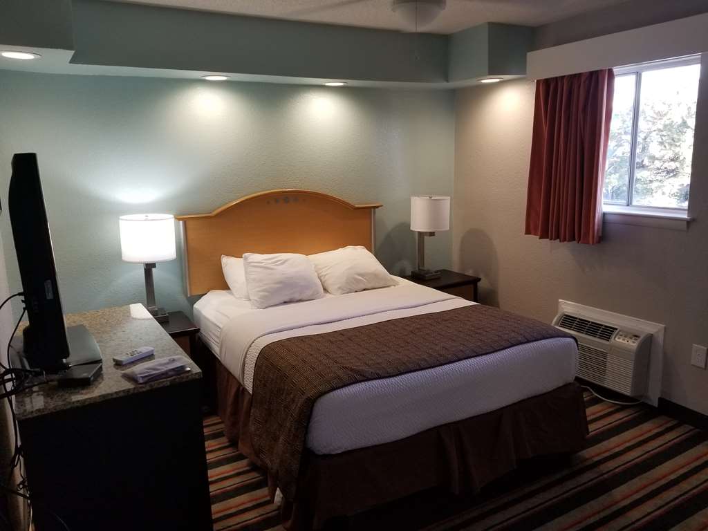 Best Western Plus Holiday Sands Inn & Suites - photo 16