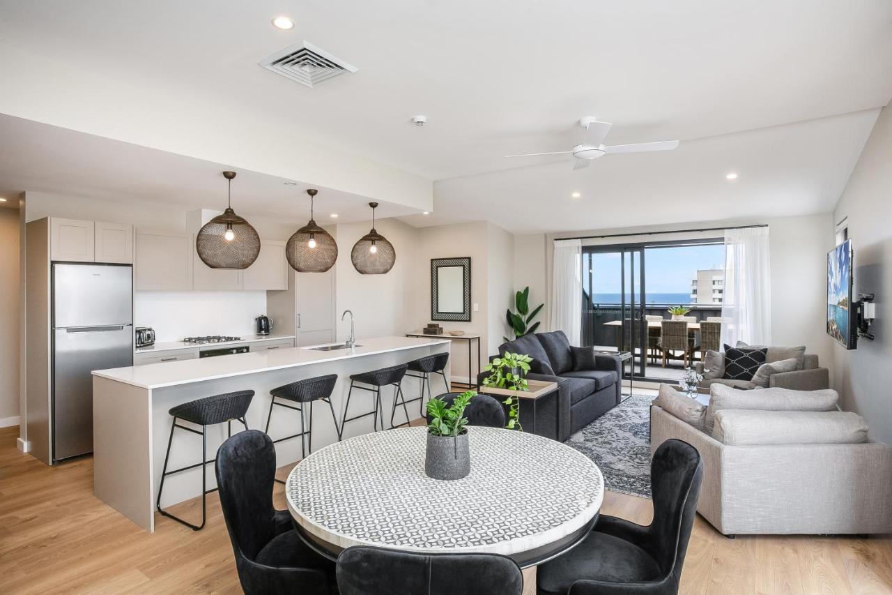 Sensational Penthouse with Ocean and Harbour Views — 4-Star Luxury Hotel in Sydney, Australia