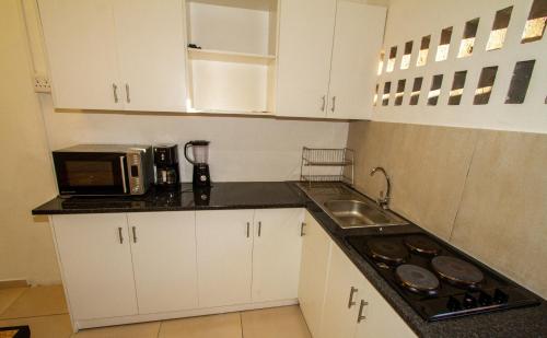 Lodge Luxe Cozy Bedrooms Free WiFi Robust Security