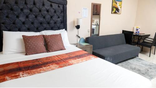 Mona Studio suite — 4-Star Luxury Hotel in Kingston, Jamaica