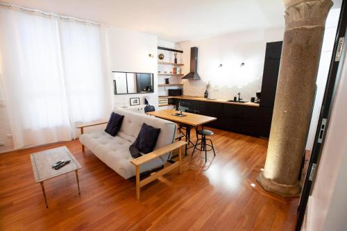 Lovely and modern flat near the Colosseum — 4-Star Luxury Hotel in Rome, Italy