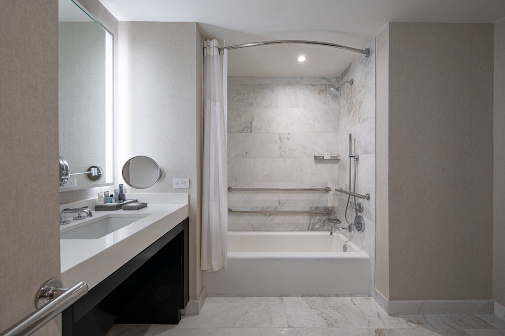 JW Marriott Essex House New York - photo 94