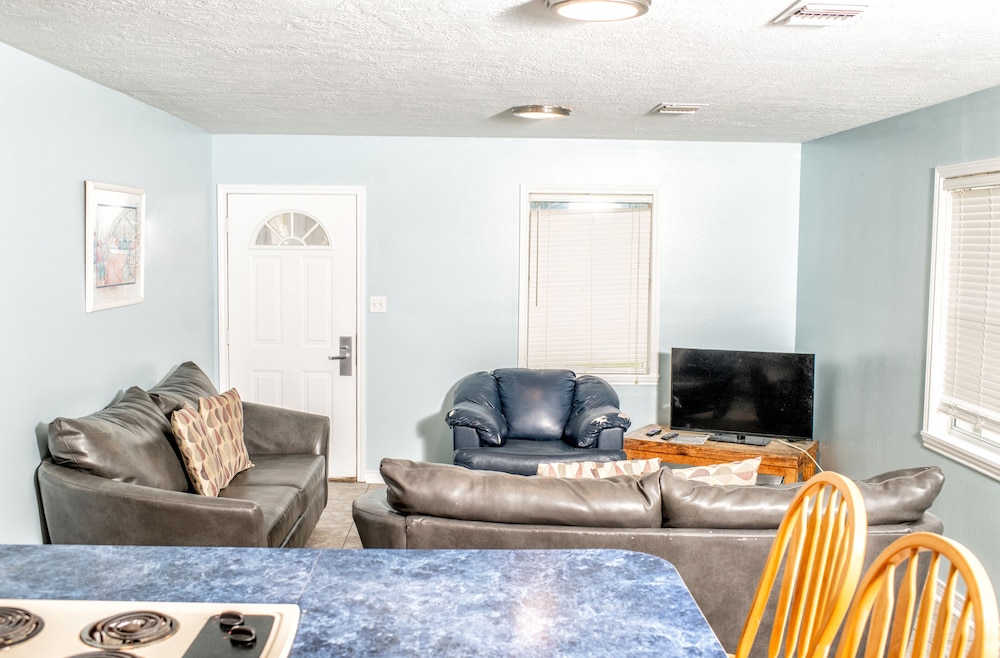 Captain Quarters Motel - photo 14