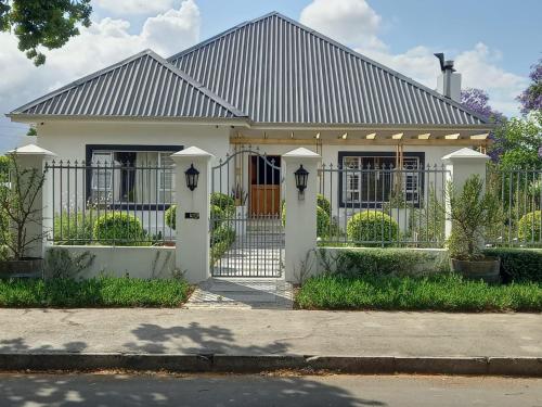 Spacious Modern Home Paarl Winelands — 4-Star Luxury Hotel in Paarl, South Africa