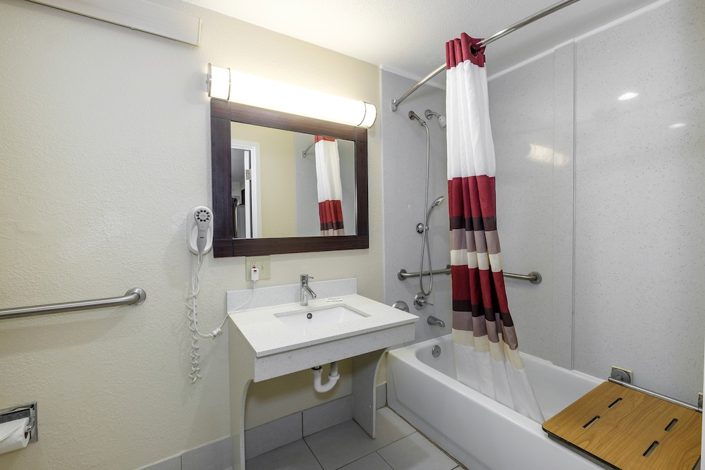 Red Roof Inn Tallahassee University - photo 23