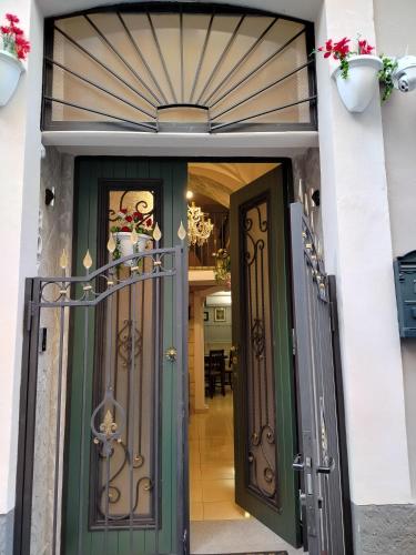 Royal House — 4-Star Luxury Hotel in Catania, Italy