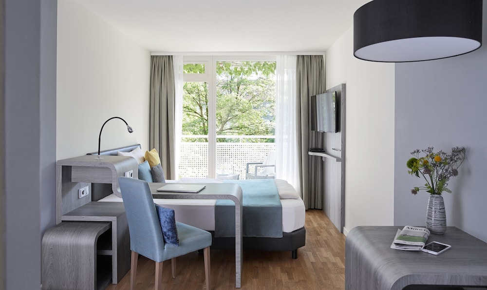 Living Hotel am Olympiapark by Derag