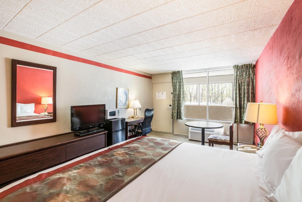 Red Carpet Inn Hazleton - photo 17
