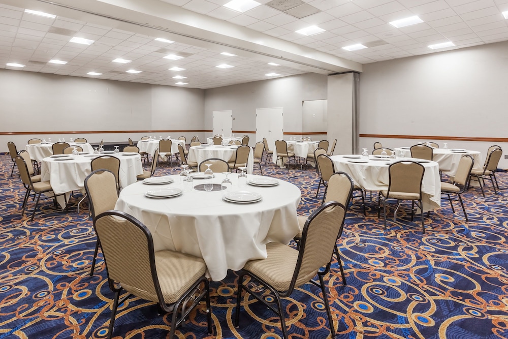 Ramada by Wyndham San Diego National City - photo 57