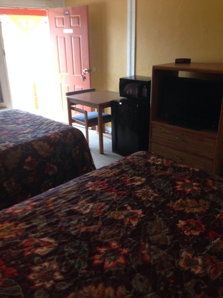 Sportsman Inn and Suites - photo 3