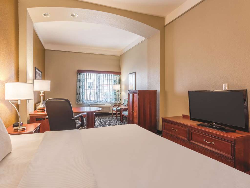 La Quinta Inn & Suites by Wyndham Deming - photo 17