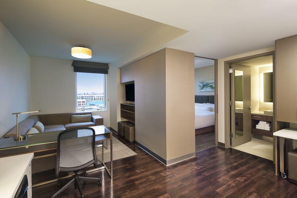 Element by Marriott Boston Seaport District - photo 6