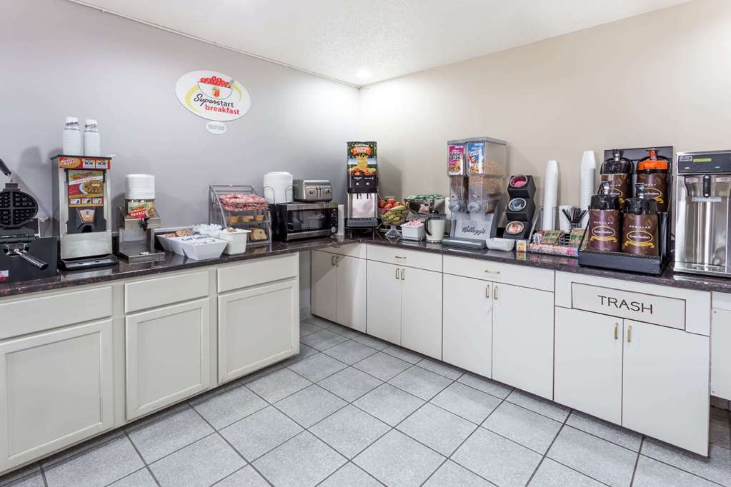 Super 8 by Wyndham Mundelein Libertyville Area - photo 14
