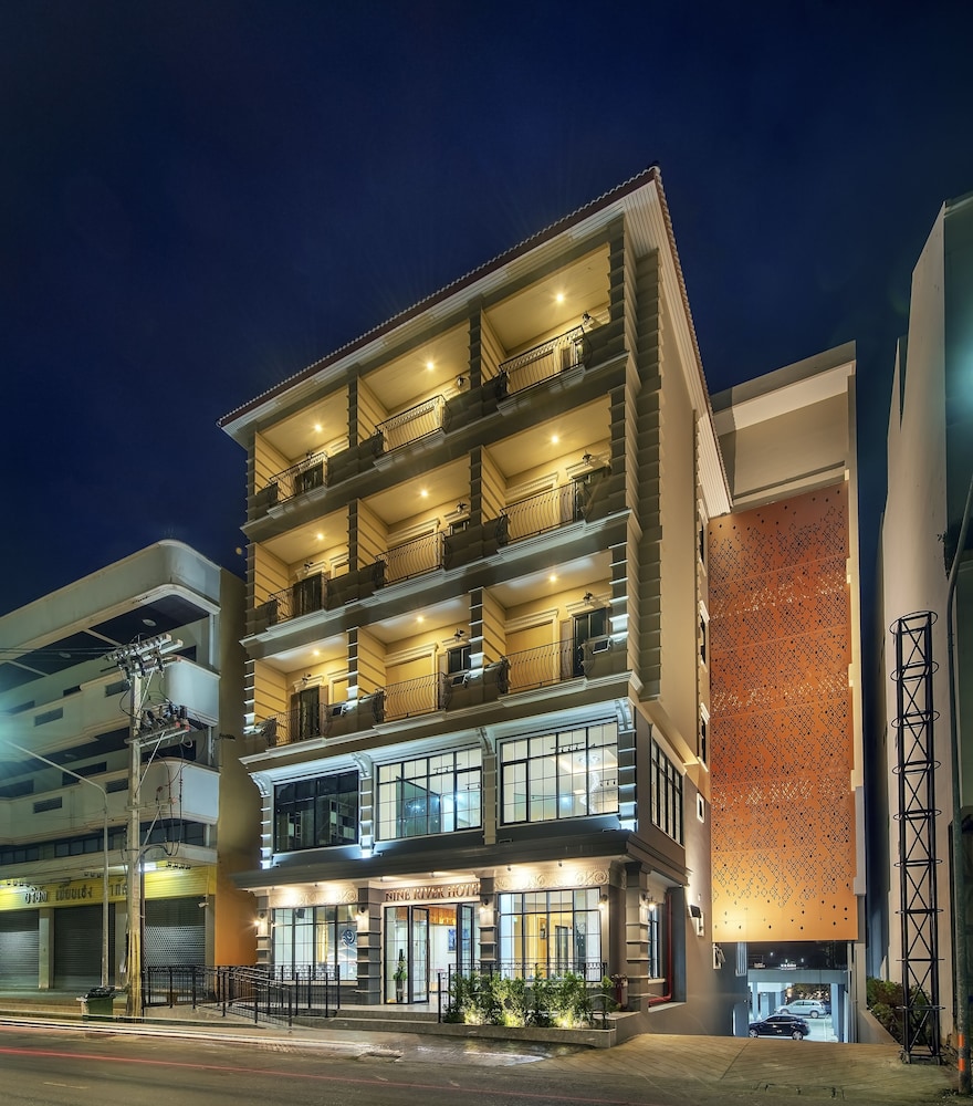 Nine River Hotel — hotel in Ban Pong