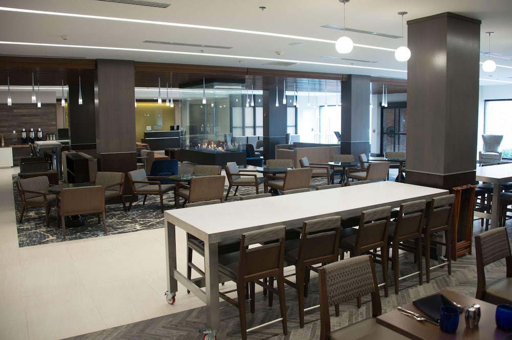 DoubleTree by Hilton Hotel Syracuse - photo 10
