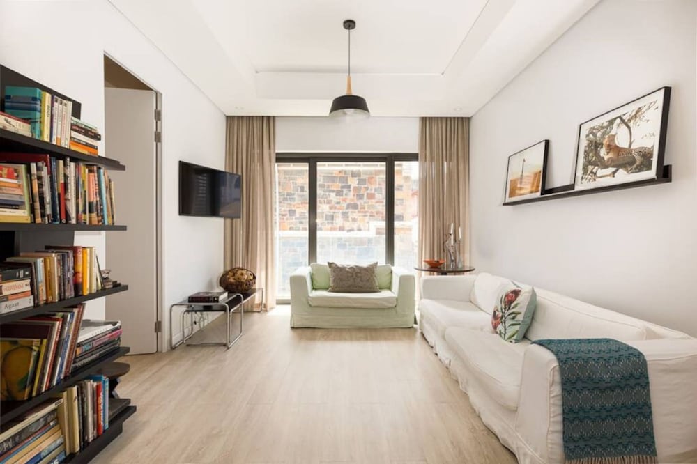 Spacious De Waterkant Retreat 2 Ensuite Bedrooms