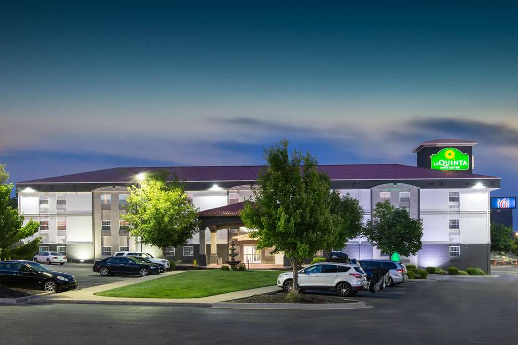 La Quinta Inn & Suites by Wyndham Blue Springs - photo 5