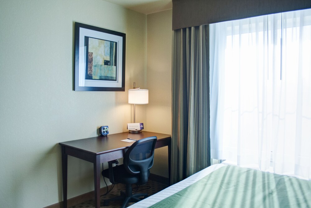 Cobblestone Hotel & Suites Jefferson - photo 10