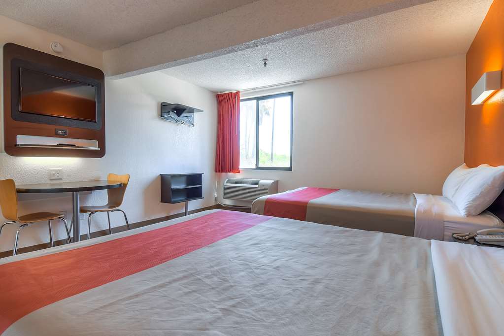 Motel 6 San Diego CA Hotel Circle Mission Valley - photo 11