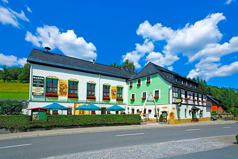 Hotel Gasthof zum Walfisch - carbon neutral hotel in Klingenthal