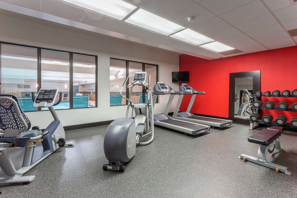 Hampton Inn Jefferson City at Capital Mall - photo 16