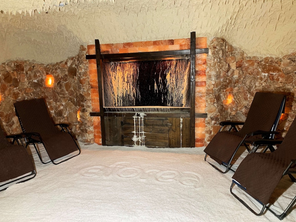 Embassy Suites by Hilton San Antonio Brooks Hotel & Spa - photo 26
