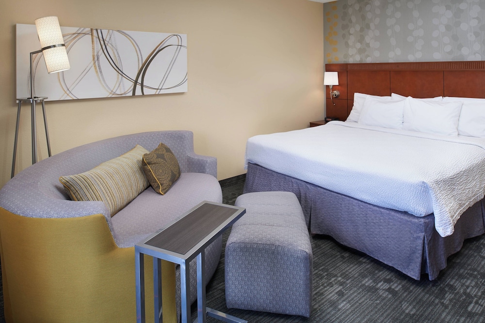 Courtyard by Marriott Rockford - photo 9