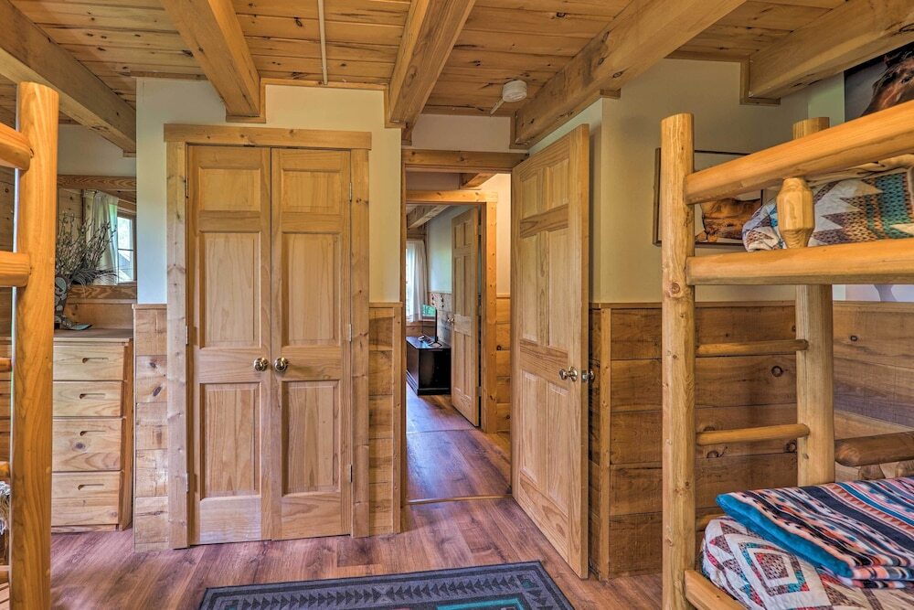 Cozy Retreat with Porch and Double JJ Resort Access - photo 2