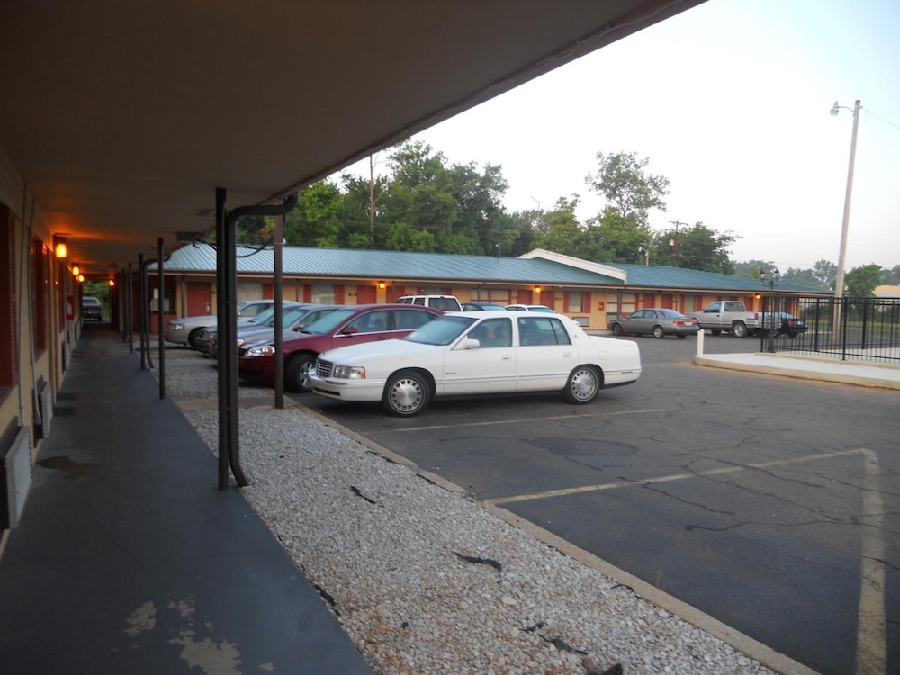 Holiday Terrace Motel - photo 45