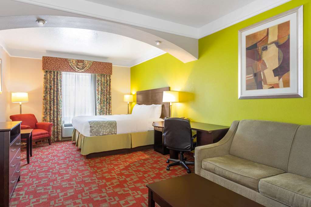 La Quinta Inn & Suites by Wyndham St. Augustine - photo 22