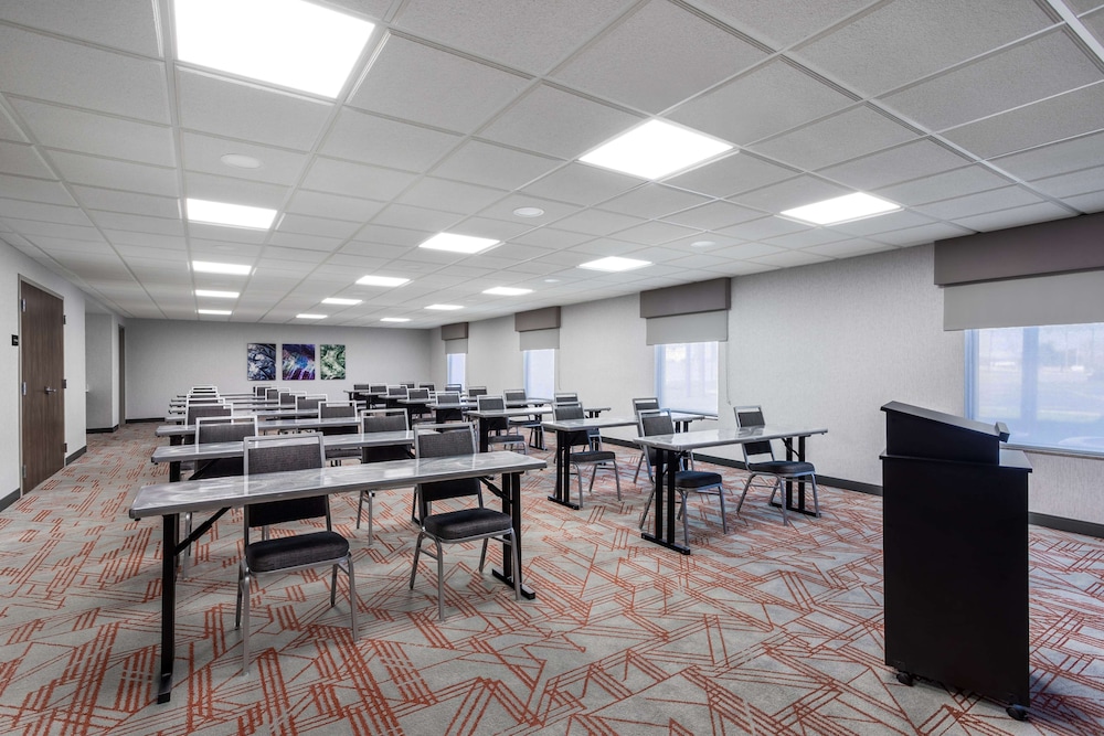 Hampton Inn & Suites Richmond IN - photo 37