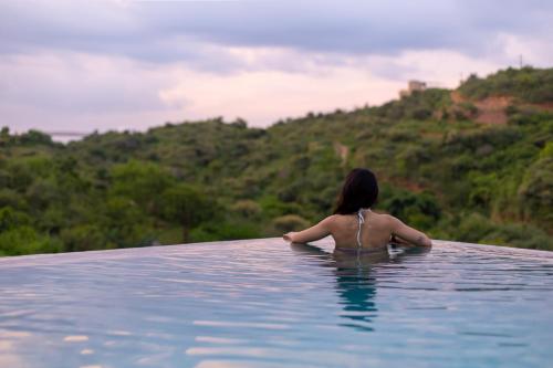 StayVista’s Sage Scenery Mountain View Villa with Infinity Pool & Terrace — Udaipur — photo 2