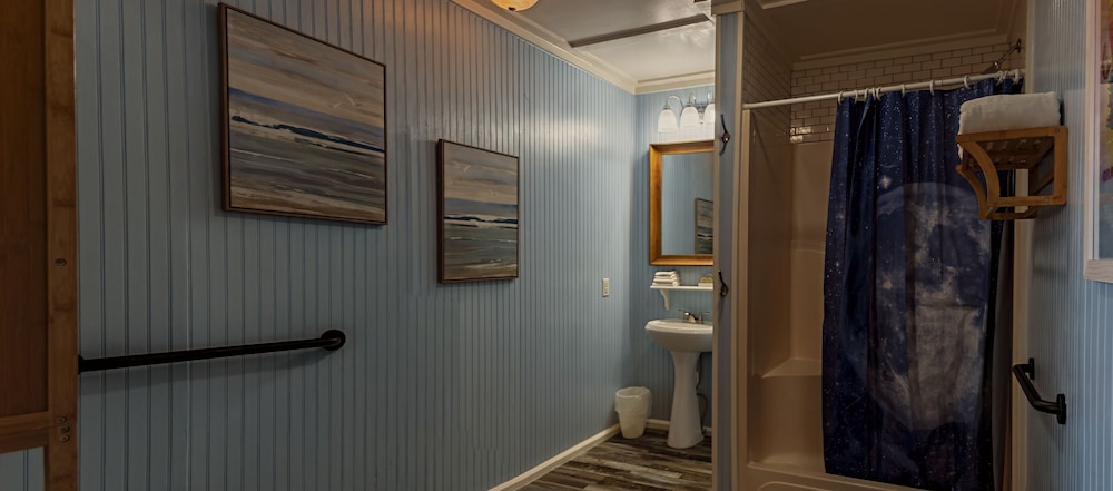 Blue Dolphin Inn and Cottages - photo 75