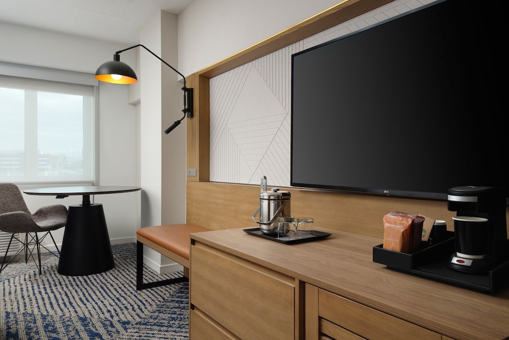 Sheraton Erie Bayfront Hotel - photo 16