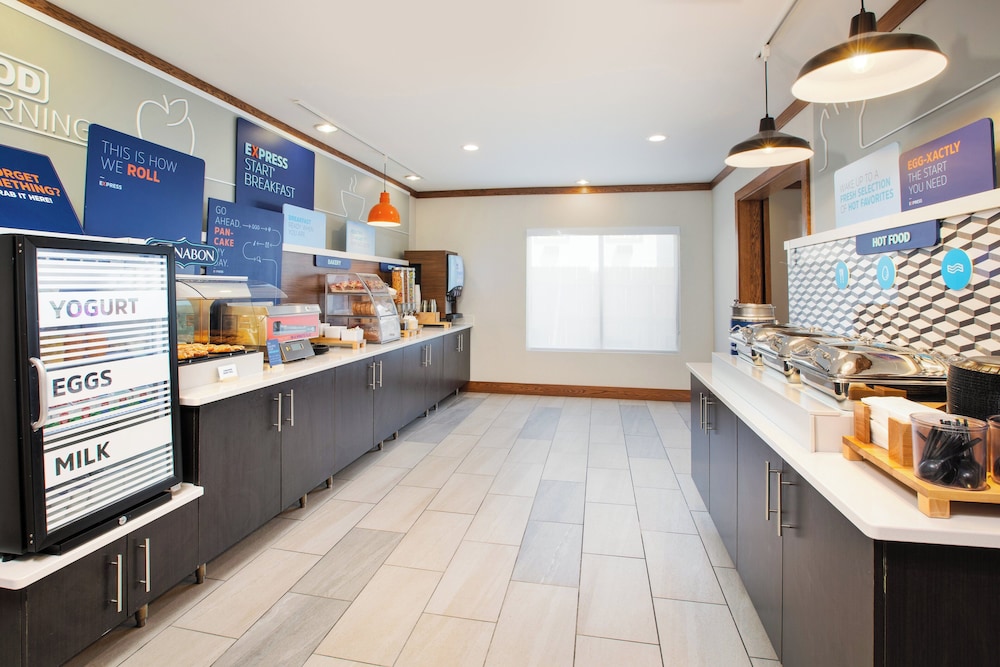 Holiday Inn Express & Suites Buffalo by IHG - photo 48