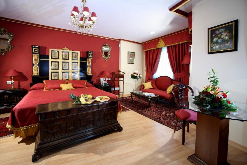 Foxa Valladolid Suites & Resort