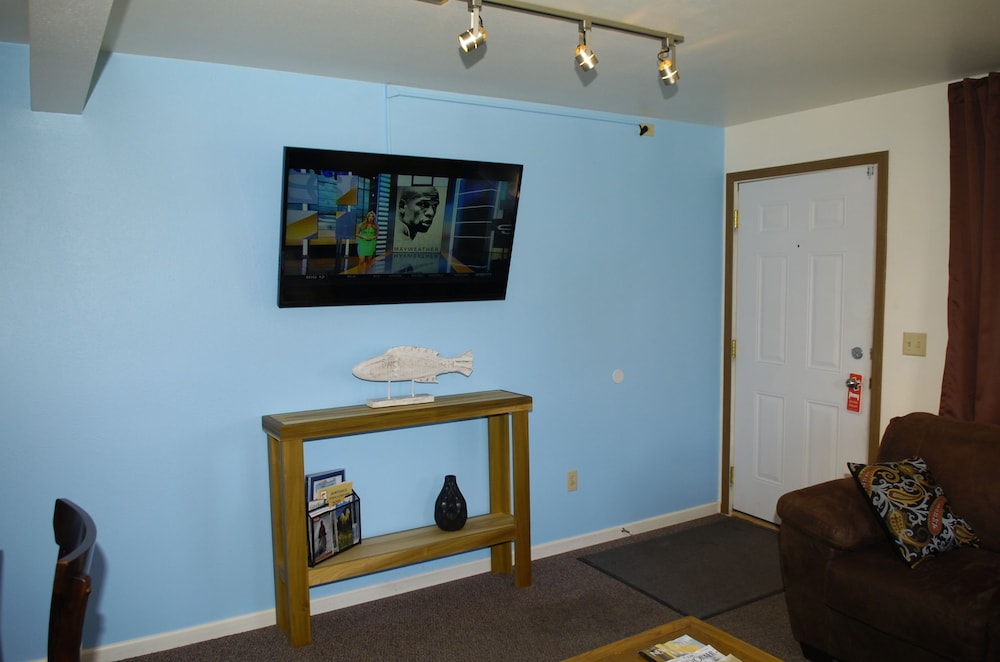 Trout Montana Motel - photo 40