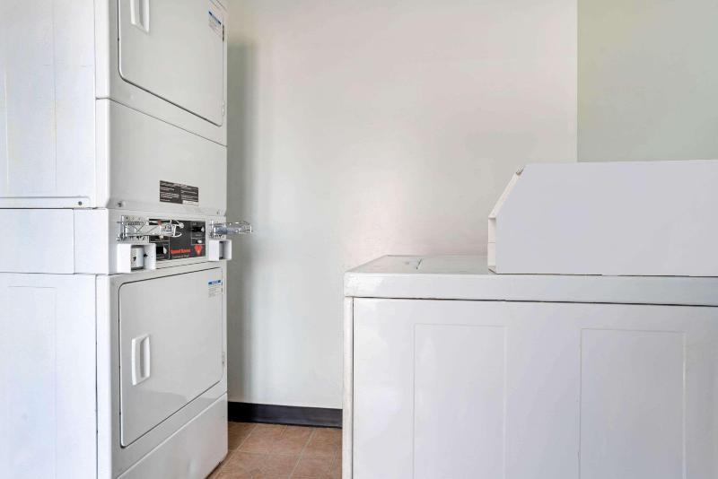 Suburban Extended Stay Hotel - photo 3