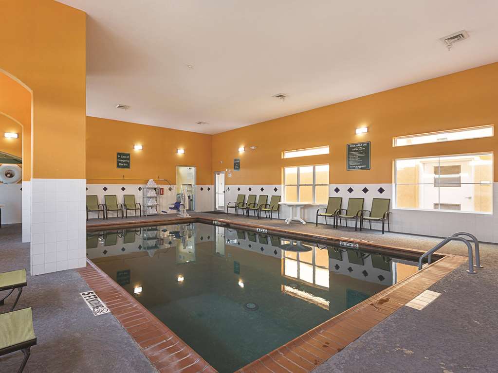 La Quinta Inn & Suites by Wyndham Houston Channelview - photo 9